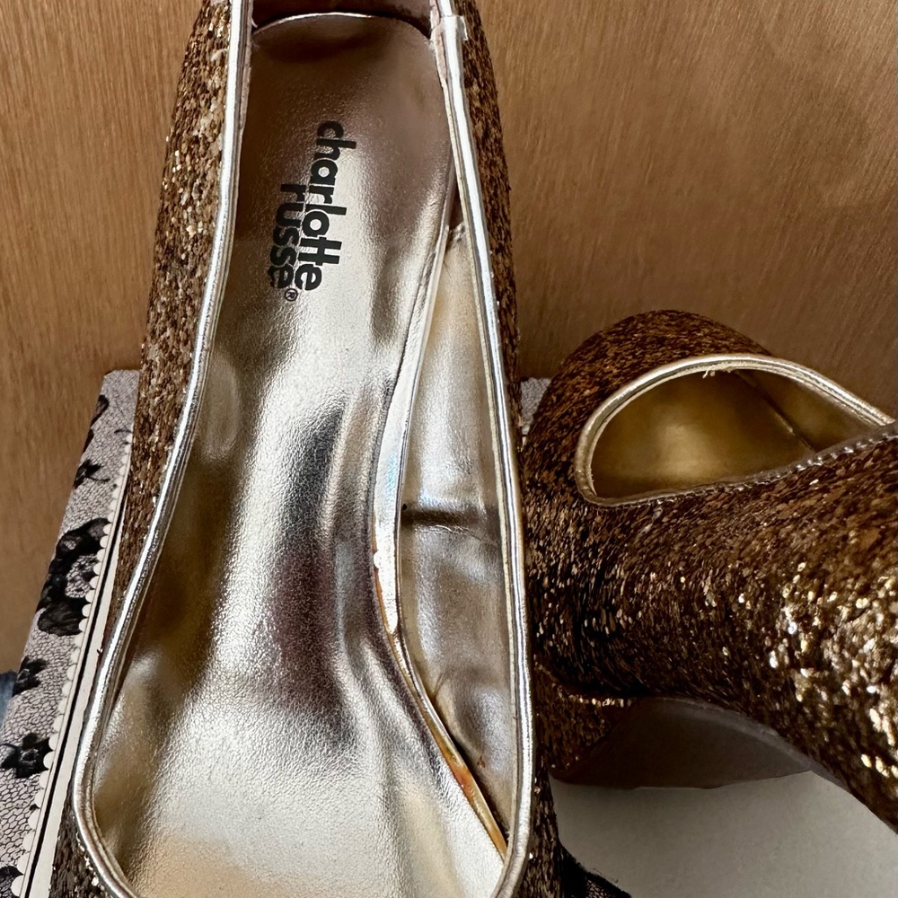 All that Glitters is Gold Heels by Charlotte Russe Size 8 - Picture 2 of 3